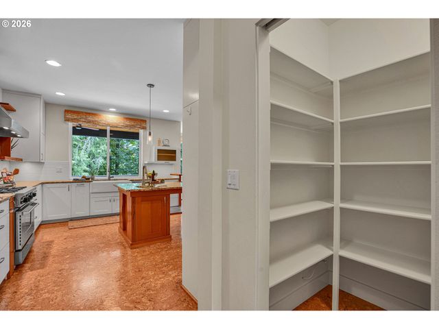 10653 Nw LOST PARK Dr, Portland, OR 97229