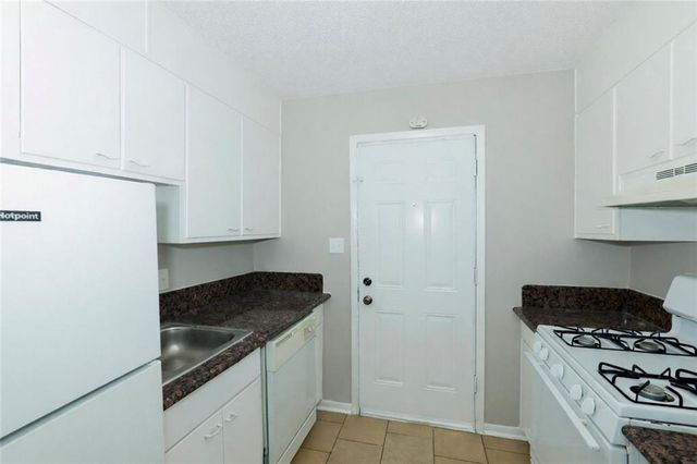 3300 College Street Apt 11, College Park, GA 30337