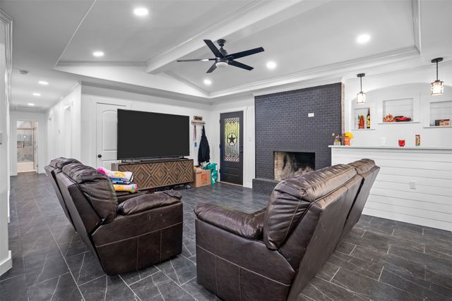 1112 W Pleasant Run Road D, Desoto, TX 75115