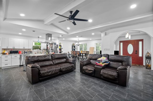 1112 W Pleasant Run Road D, Desoto, TX 75115