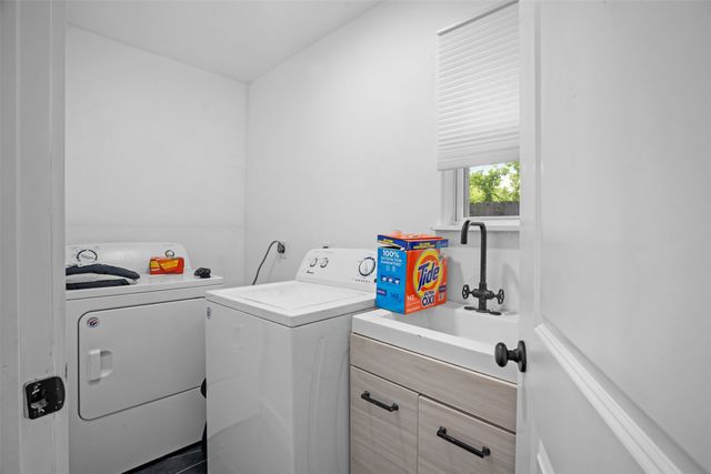 1112 W Pleasant Run Road D, Desoto, TX 75115