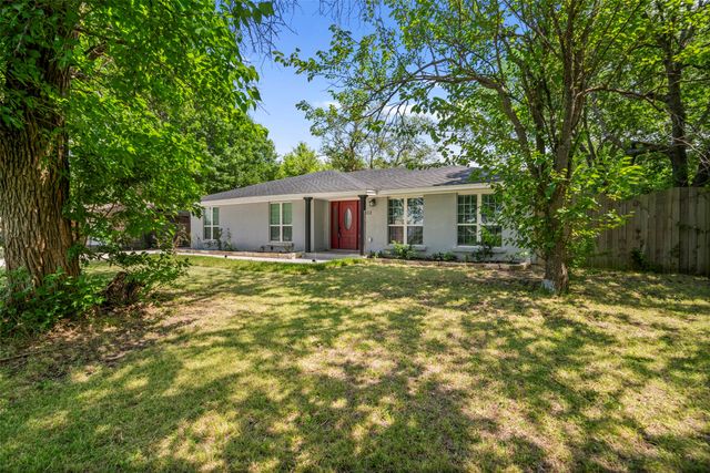 1112 W Pleasant Run Road D, Desoto, TX 75115