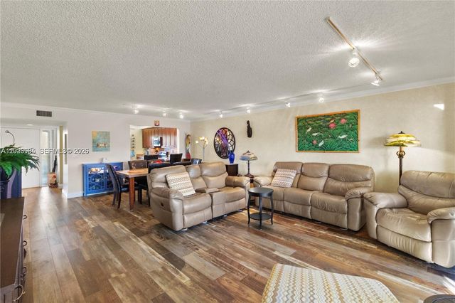 5519 Fairway Park Drive 203, Boynton Beach, FL 33437