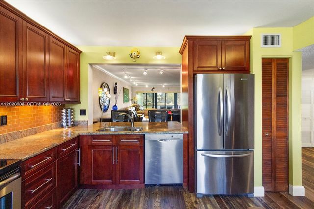 5519 Fairway Park Drive 203, Boynton Beach, FL 33437