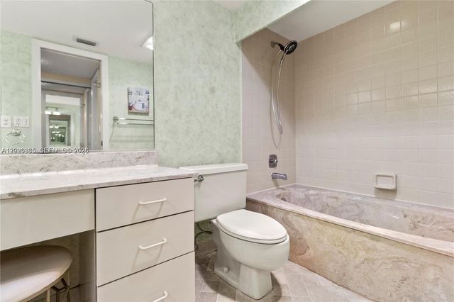 5519 Fairway Park Drive 203, Boynton Beach, FL 33437