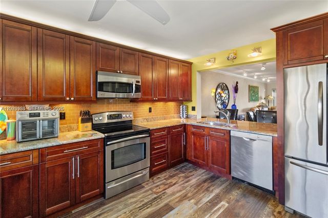 5519 Fairway Park Drive 203, Boynton Beach, FL 33437