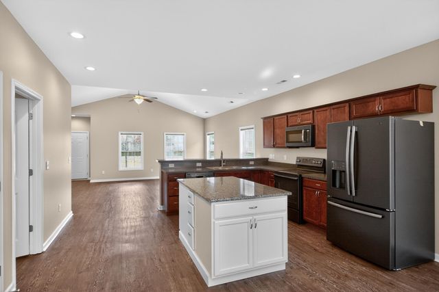 140 McCowans Ferry Alley, Versailles, KY 40383