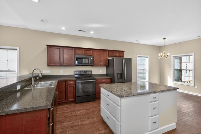 140 McCowans Ferry Alley, Versailles, KY 40383