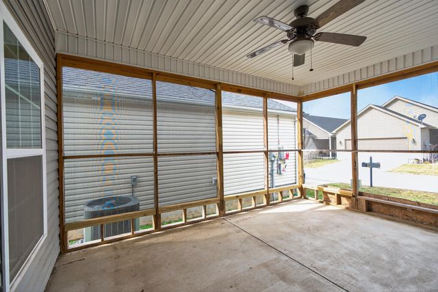 140 McCowans Ferry Alley, Versailles, KY 40383