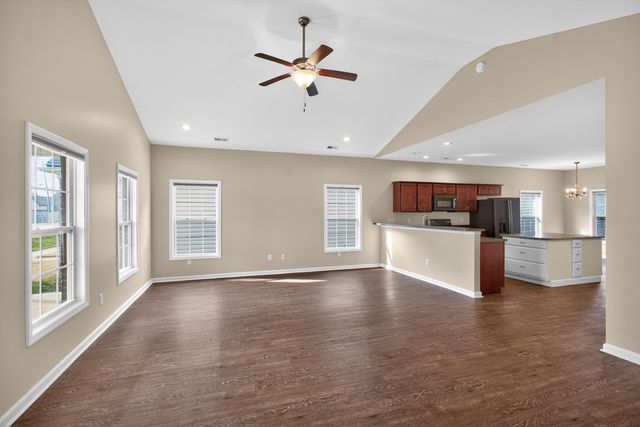 140 McCowans Ferry Alley, Versailles, KY 40383