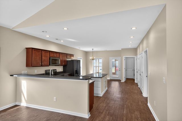 140 McCowans Ferry Alley, Versailles, KY 40383