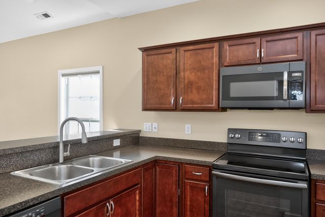 140 McCowans Ferry Alley, Versailles, KY 40383