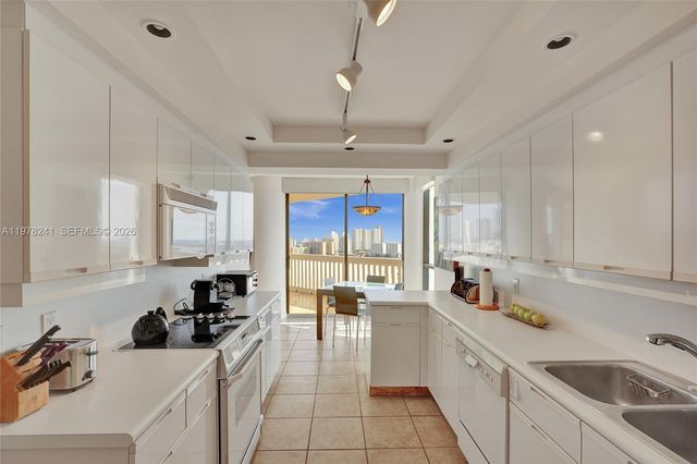 2000 Island Blvd 2802, Aventura, FL 33160