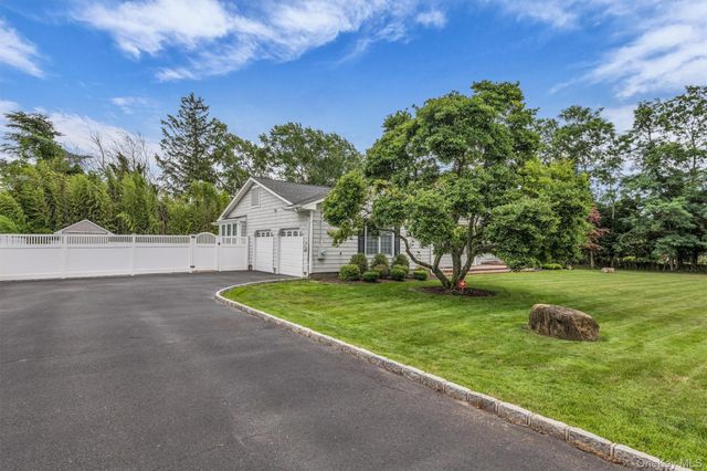 383 Munsell Road, East Patchogue, NY 11772