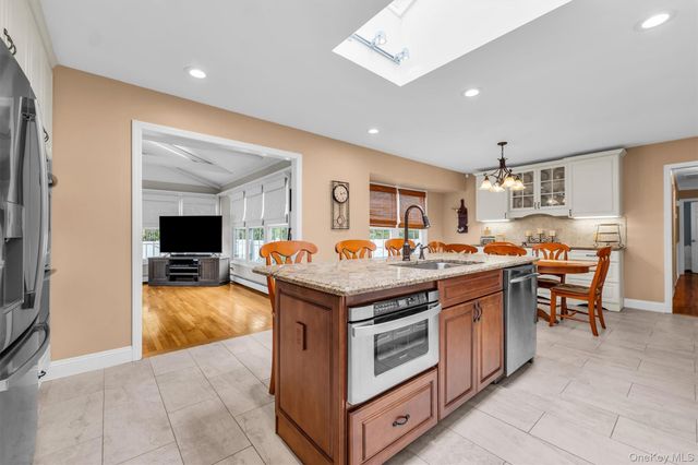 383 Munsell Road, East Patchogue, NY 11772