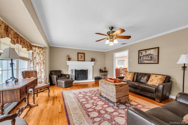 383 Munsell Road, East Patchogue, NY 11772