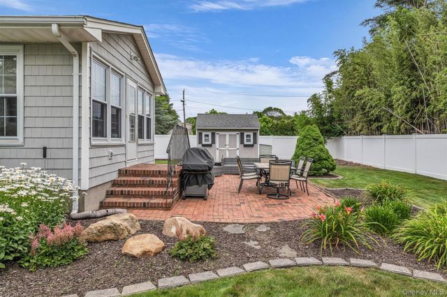 383 Munsell Road, East Patchogue, NY 11772