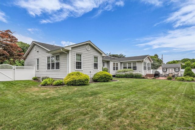 383 Munsell Road, East Patchogue, NY 11772