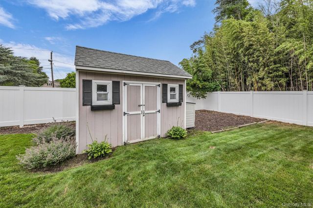 383 Munsell Road, East Patchogue, NY 11772