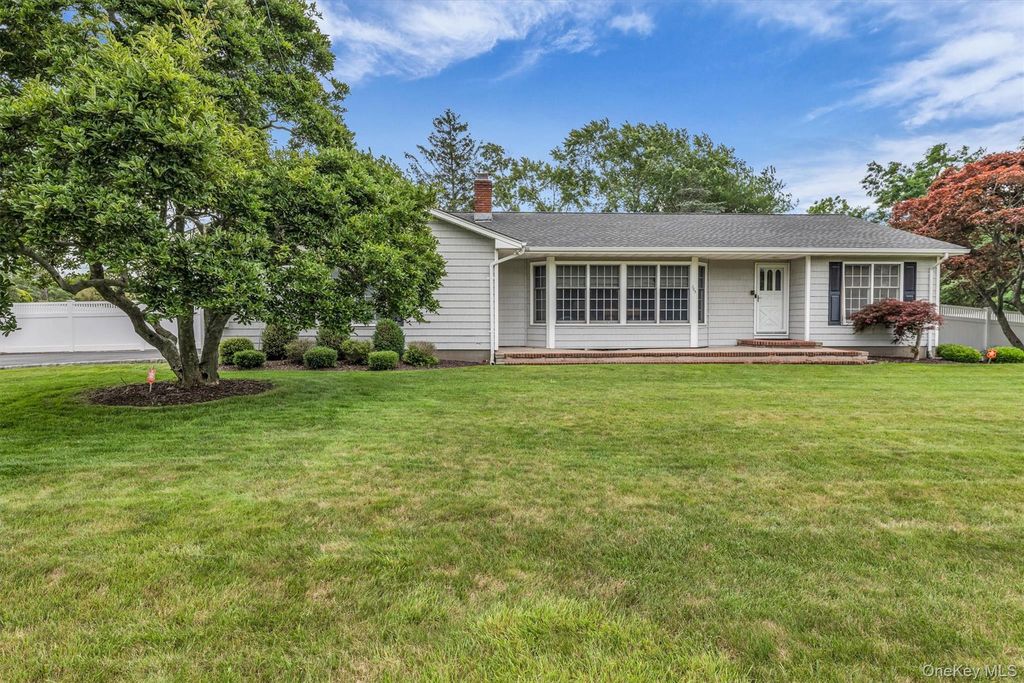 383 Munsell Road, East Patchogue, NY 11772