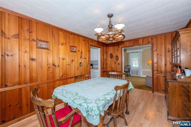 11 Oak Grove Road, Caldwell, NJ 07006