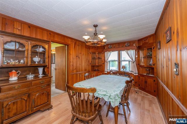 11 Oak Grove Road, Caldwell, NJ 07006