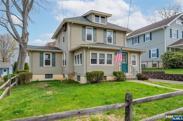 11 Oak Grove Road, Caldwell, NJ 07006