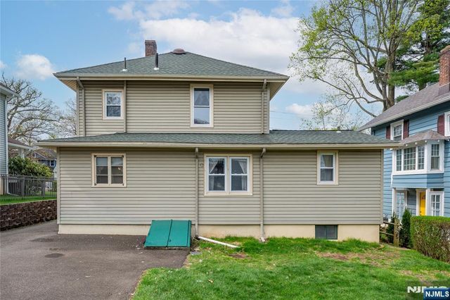 11 Oak Grove Road, Caldwell, NJ 07006