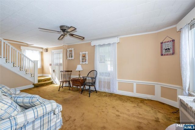 11 Oak Grove Road, Caldwell, NJ 07006