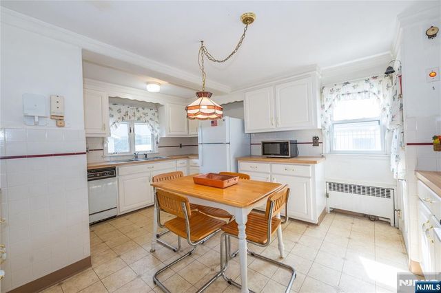 11 Oak Grove Road, Caldwell, NJ 07006