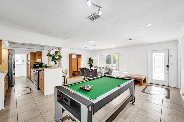 2101 NE 25th St, Wilton Manors, FL 33305