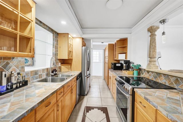 2101 NE 25th St, Wilton Manors, FL 33305