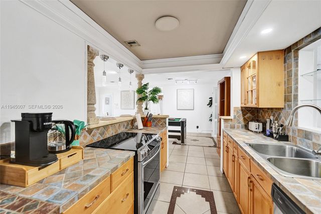 2101 NE 25th St, Wilton Manors, FL 33305