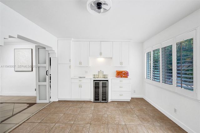 2101 NE 25th St, Wilton Manors, FL 33305