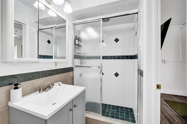 2101 NE 25th St, Wilton Manors, FL 33305