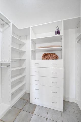 2101 NE 25th St, Wilton Manors, FL 33305