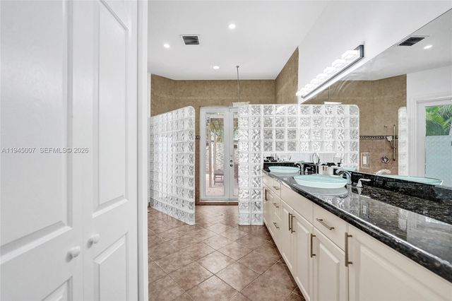 2101 NE 25th St, Wilton Manors, FL 33305