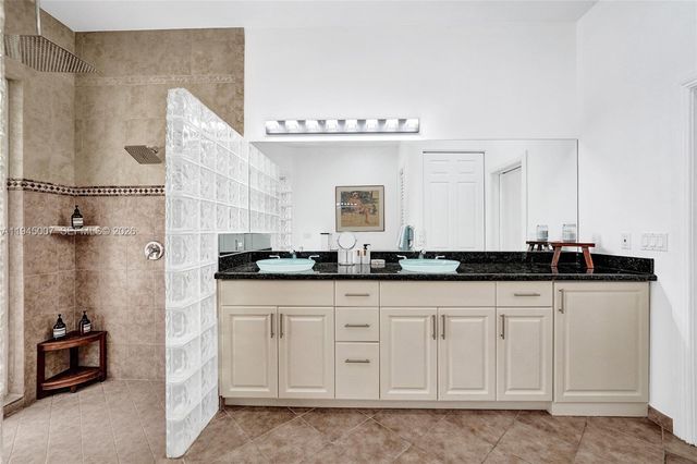 2101 NE 25th St, Wilton Manors, FL 33305