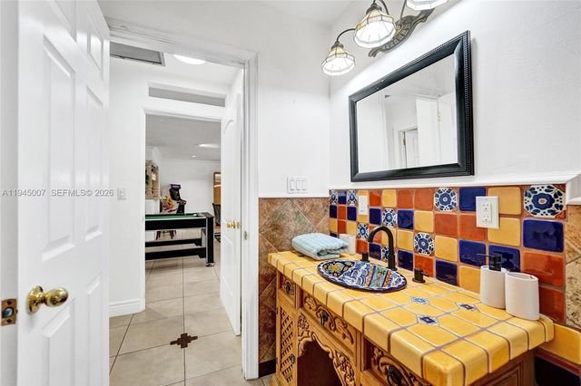 2101 NE 25th St, Wilton Manors, FL 33305