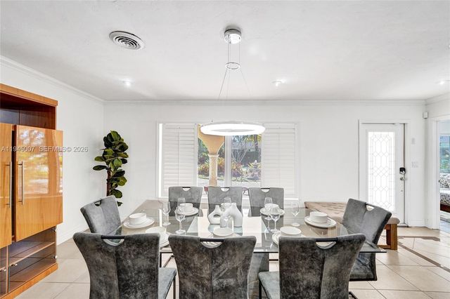 2101 NE 25th St, Wilton Manors, FL 33305