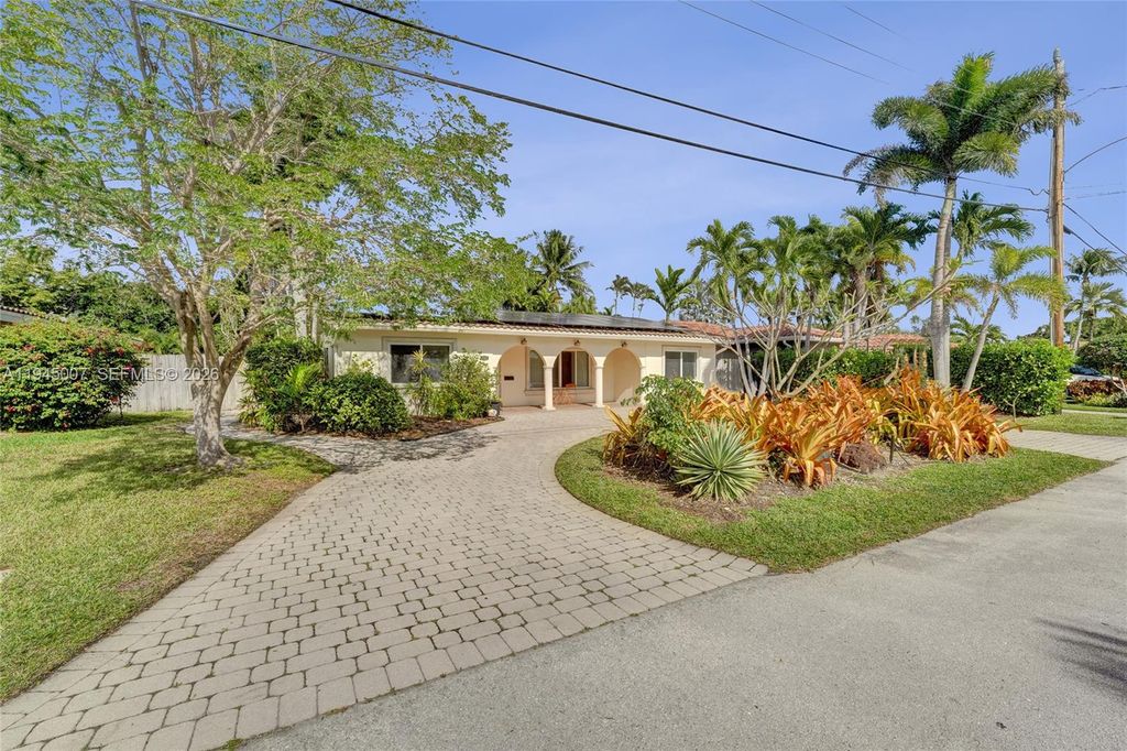 2101 NE 25th St, Wilton Manors, FL 33305