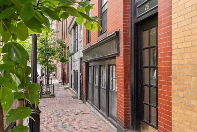 28 Phillips St 3, Boston, MA 02114