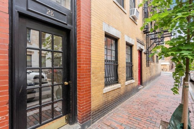 28 Phillips St 3, Boston, MA 02114