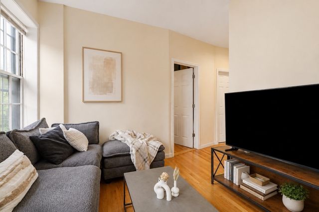 28 Phillips St 3, Boston, MA 02114