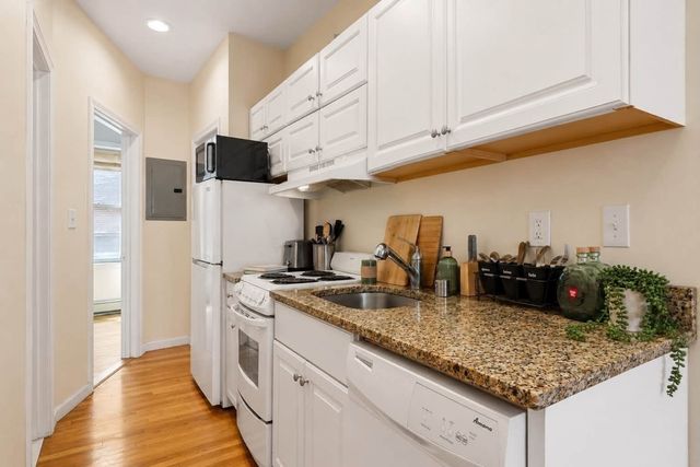 28 Phillips St 3, Boston, MA 02114