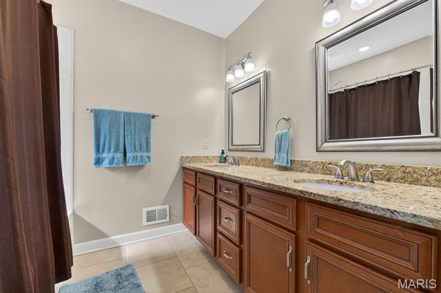 1470 Sproule Avenue, St Louis, MO 63139