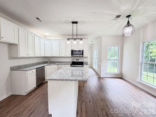 3621 Straussburg Woods Lane, Matthews, NC 28105