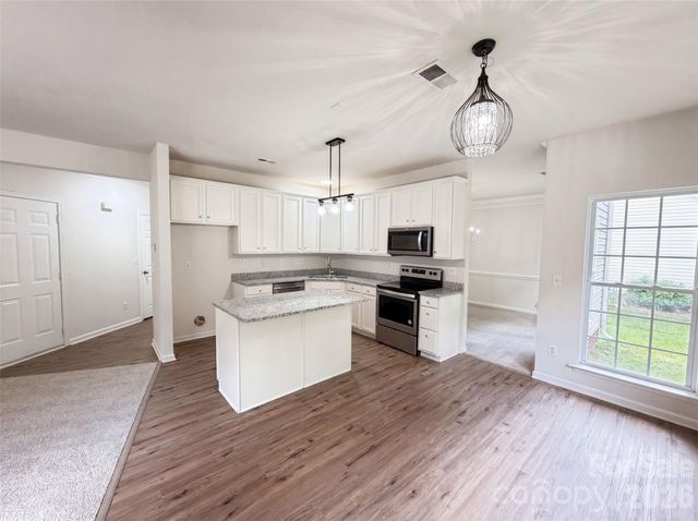 3621 Straussburg Woods Lane, Matthews, NC 28105