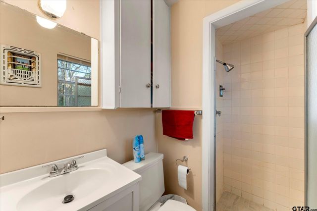 411 Redbud Ln, Mt Pleasant, TX 75455