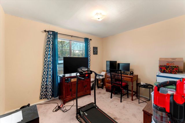 411 Redbud Ln, Mt Pleasant, TX 75455